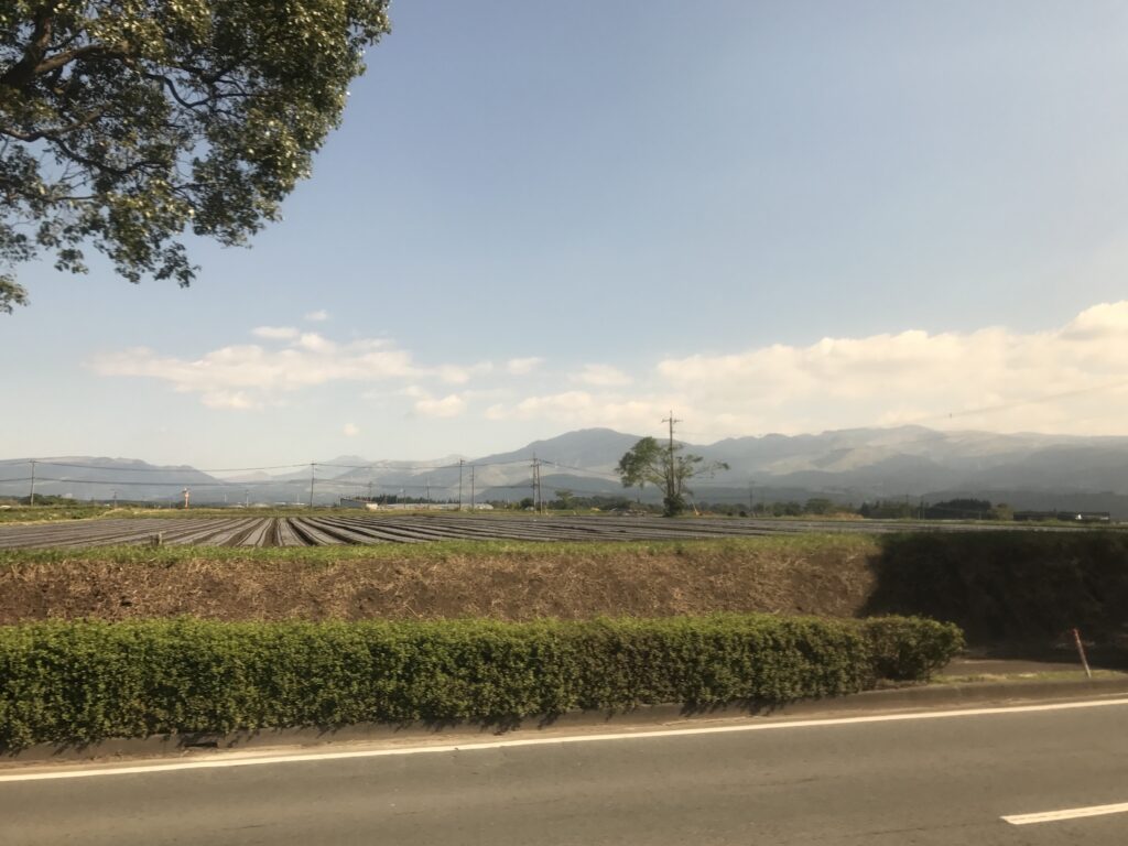 阿蘇山を望む（空港周辺）
