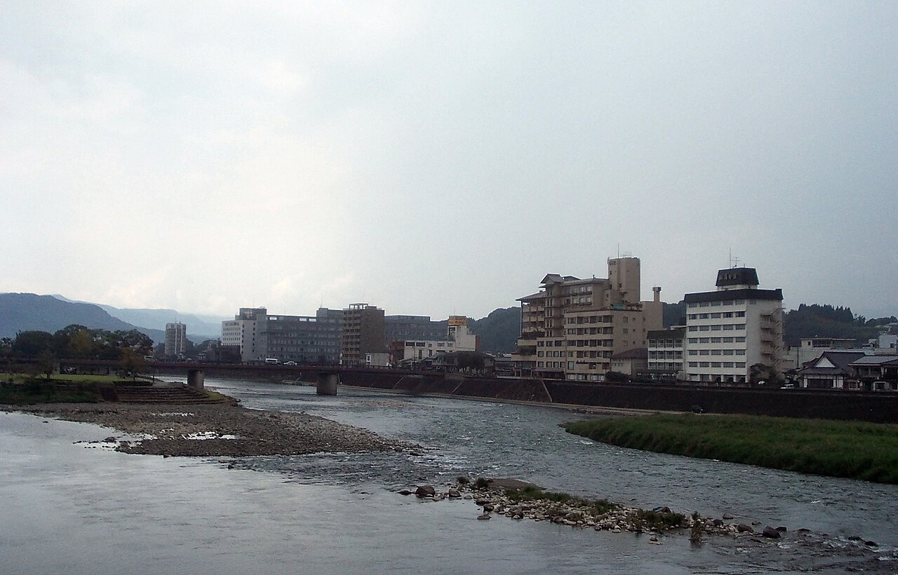 球磨川と人吉温泉街